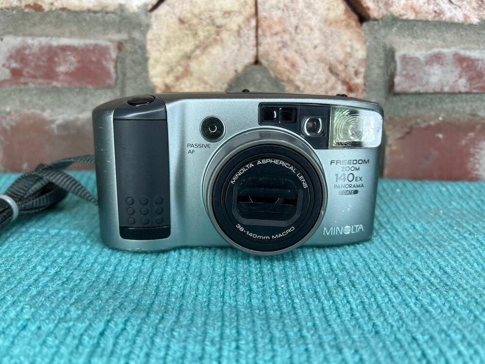 Minolta Freedom zoom 140 Panorama Date 35mm camera